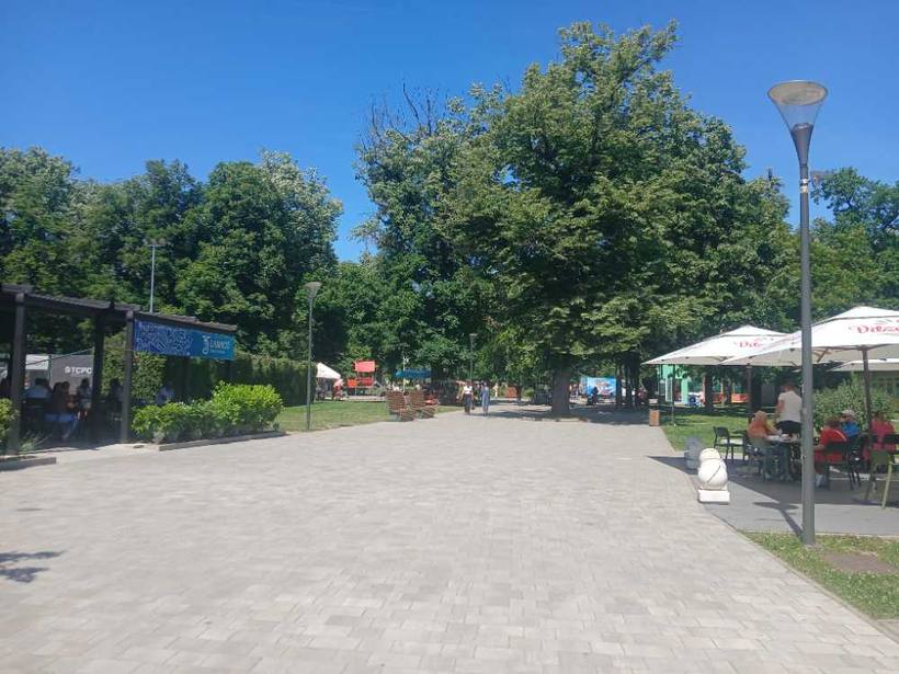 Park cafe terrace — Coffee under the trees, Banja Luka