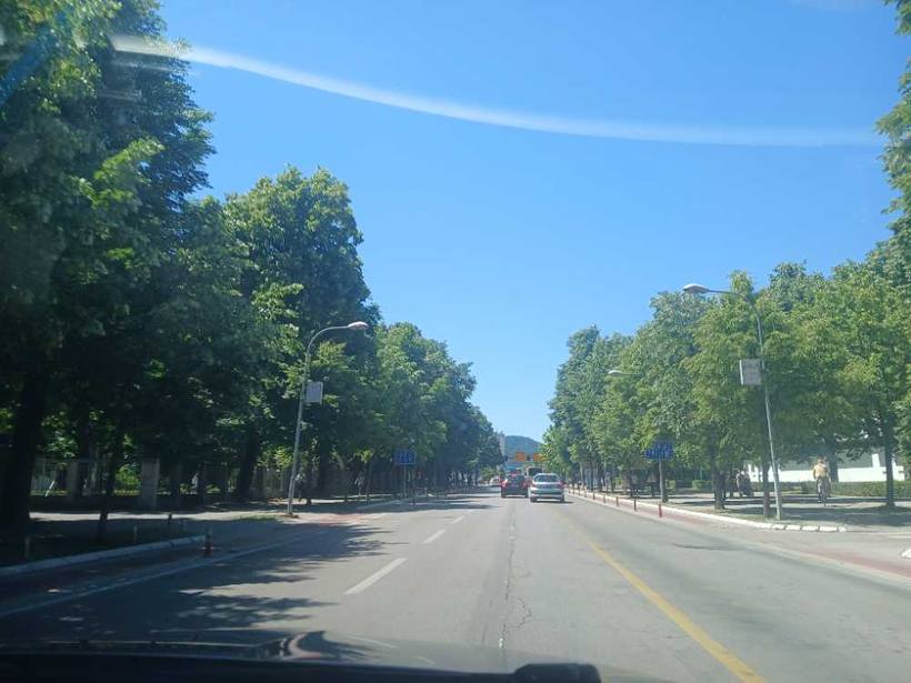 Tree-lined avenue — Driving into the centre, Banja Luka