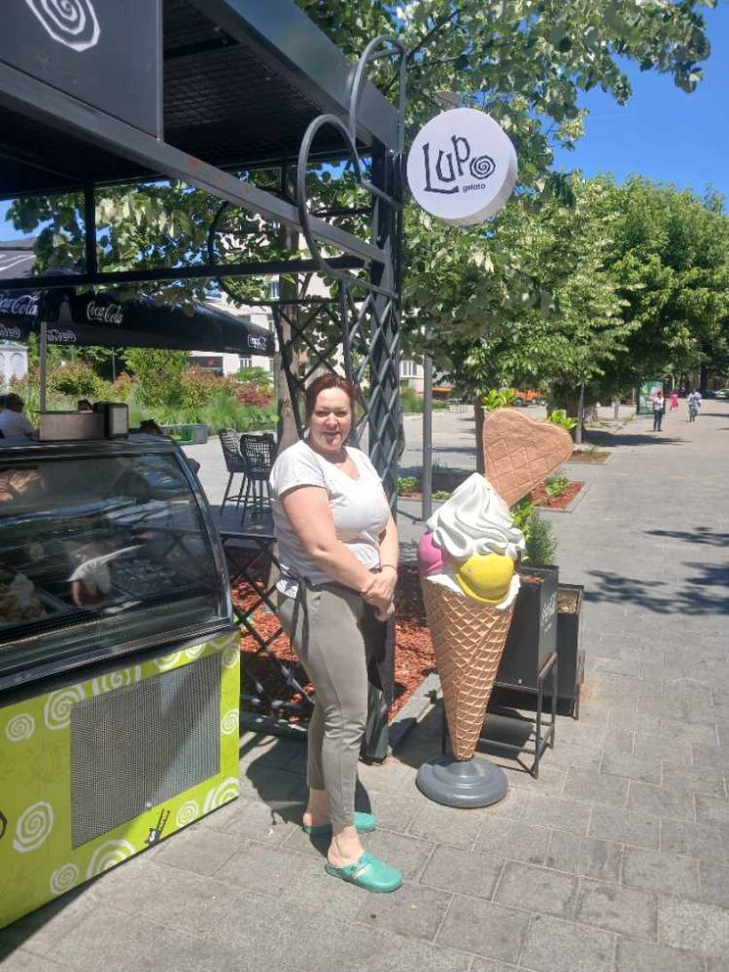 Served from the cart — Two scoops, on the street, Banja Luka